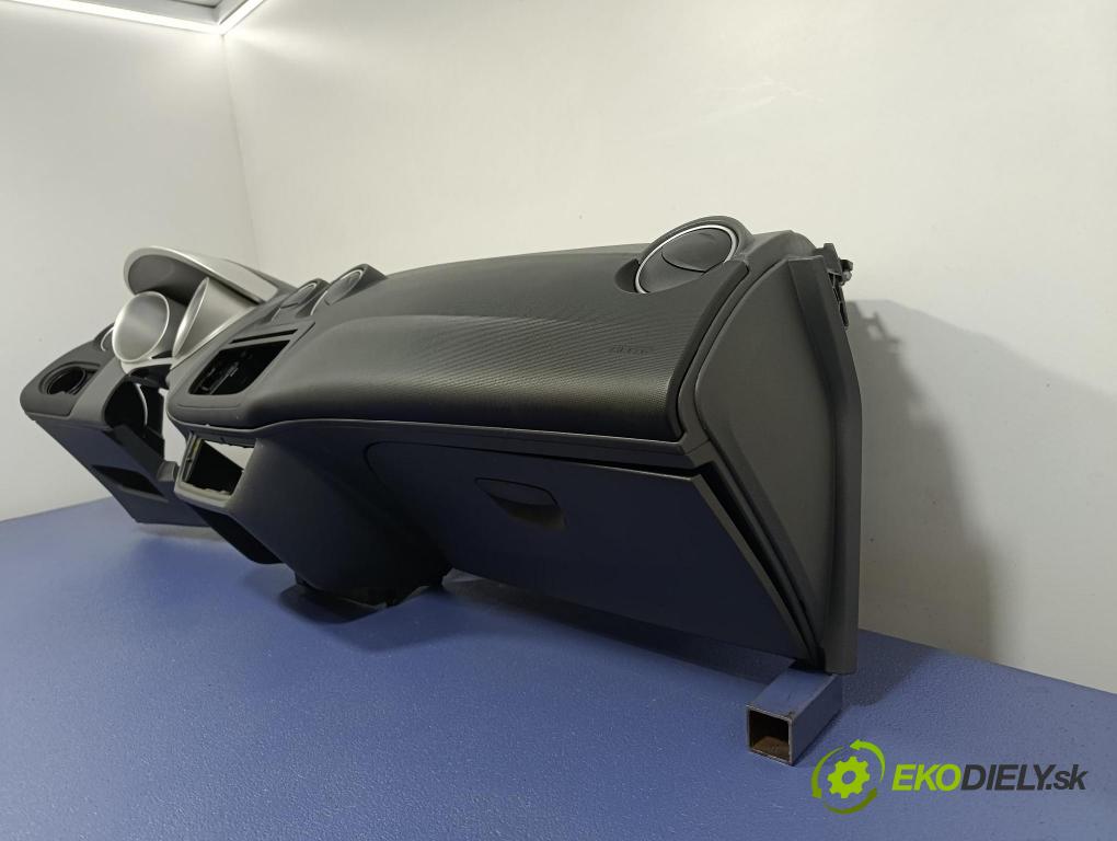 Seat Ibiza 2009 kokpit,pristrojová doska