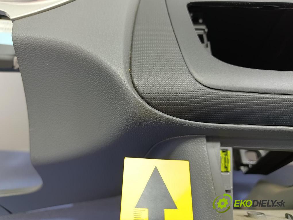 Seat Ibiza 2009 kokpit,pristrojová doska