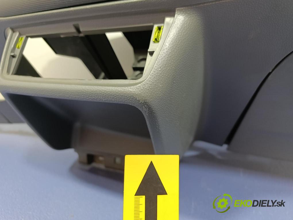 Seat Ibiza 2009 kokpit,pristrojová doska