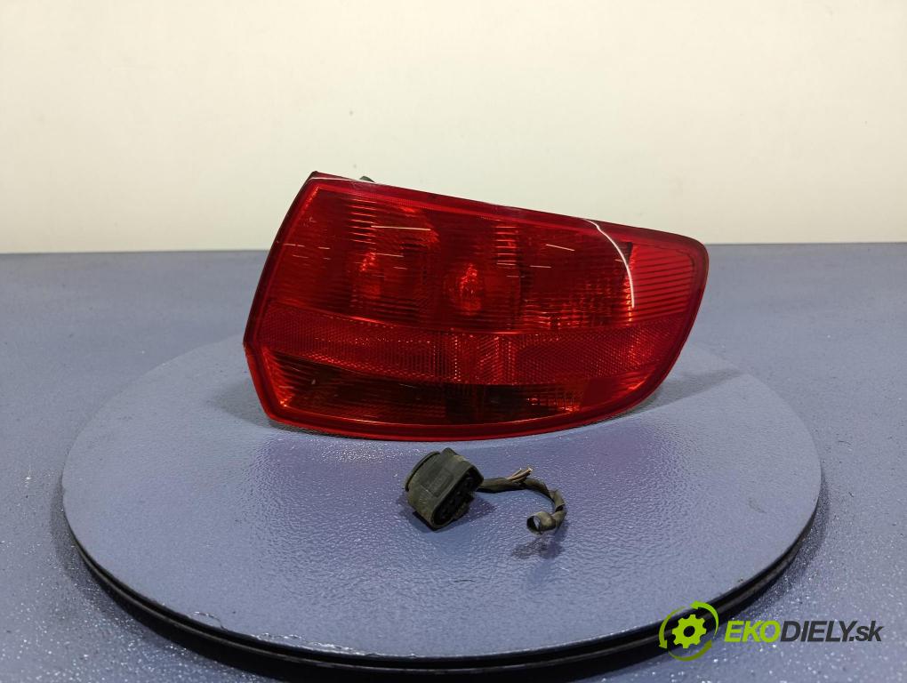 Audi A3 2005 svetlo / reflektor zad Prava: Vonkajsia: 8P4945096C
