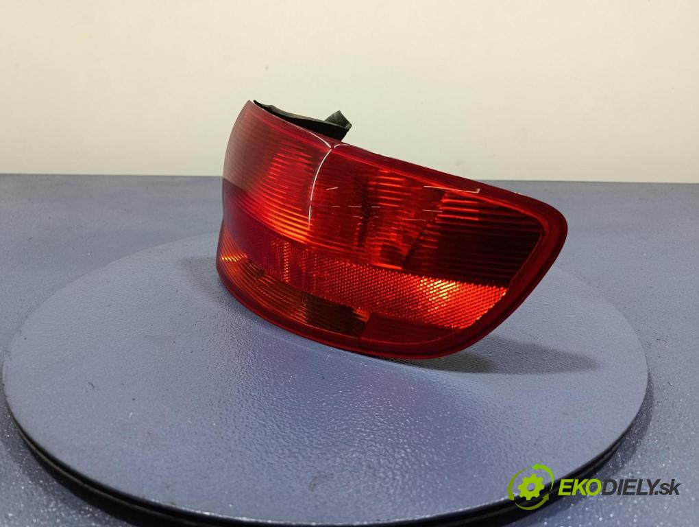 Audi A3 2005 svetlo / reflektor zad Prava: Vonkajsia: 8P4945096C