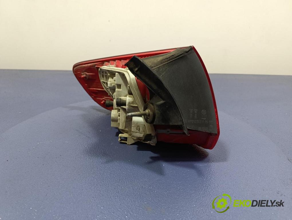 Audi A3 2005 svetlo / reflektor zad Prava: Vonkajsia: 8P4945096C
