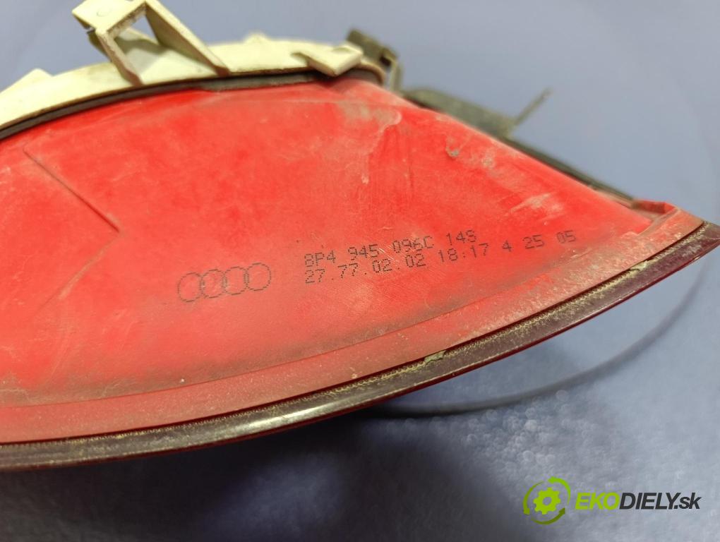 Audi A3 2005 svetlo / reflektor zad Prava: Vonkajsia: 8P4945096C