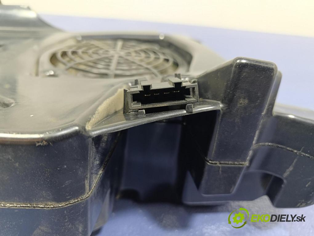 Audi A3 2005 Reproduktor / Subwoofer: 8P4035382A