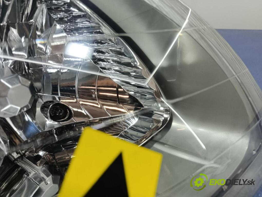 Toyota Yaris 2002 Reflektor: v pravo: