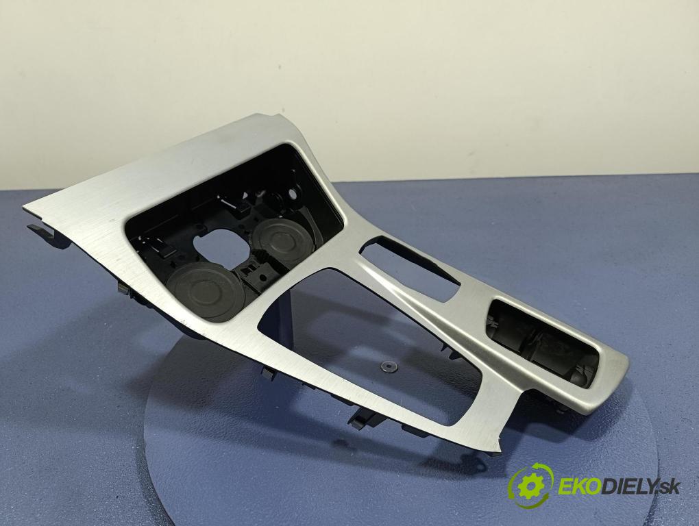 Bmw Seria 5 2011 lišta Dekoratívne: Vnútri: 9206395
