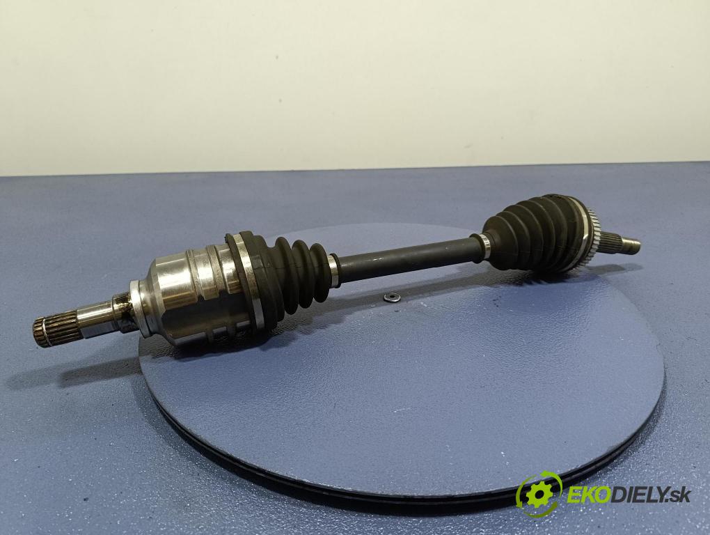 Toyota Avensis 2003 poloos levá před G22031PC
