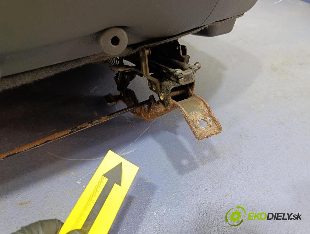 Mitsubishi Pajero 1996 Sedadlo zadní