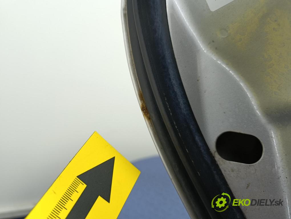 Opel Vectra 2006 dvere zad Vľavo: 