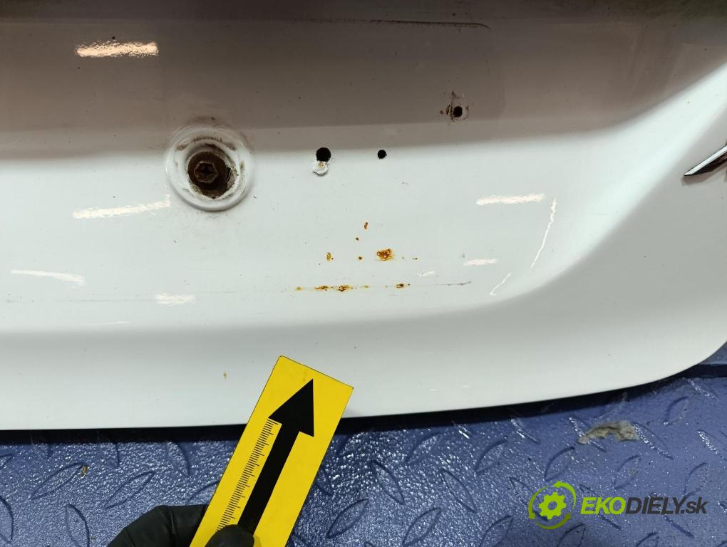 Ford Fiesta 2012 zadní dveře kufra: kufr