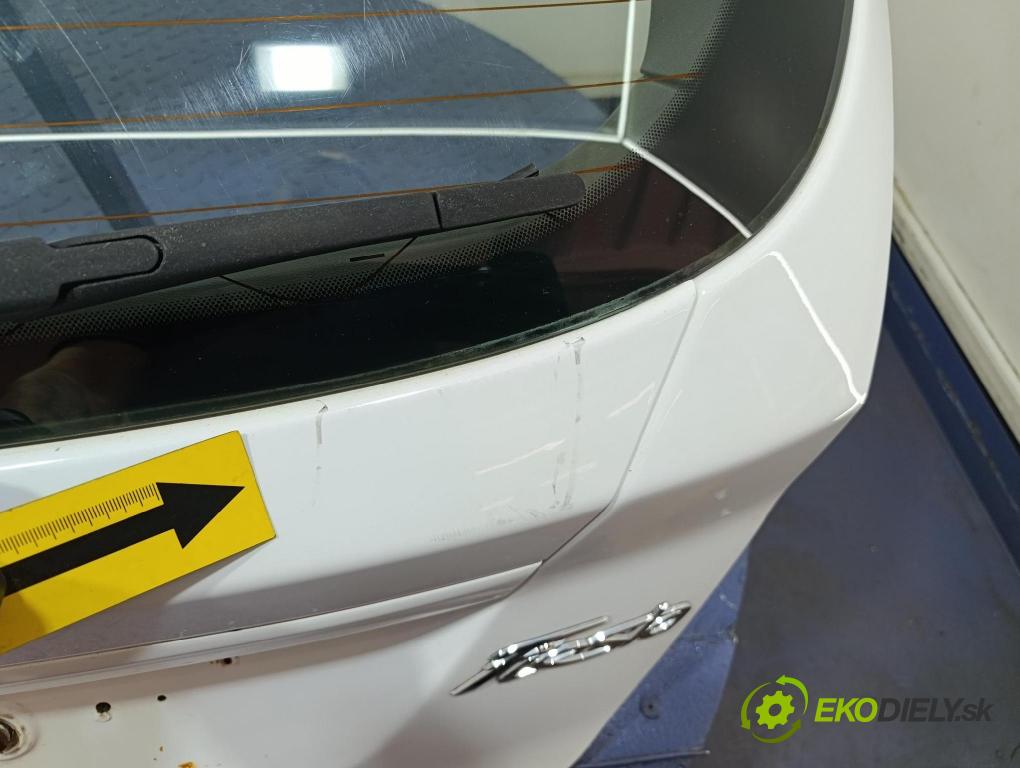 Ford Fiesta 2012 zadní dveře kufra: kufr