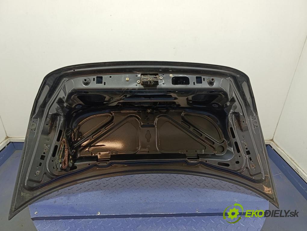 Mercedes C-klasa 2000 zadní dveře kufra: kufr