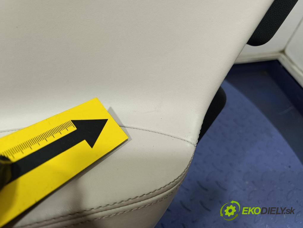 Bmw Seria 7 2019 Tapacír: dveře Zad: Práva: