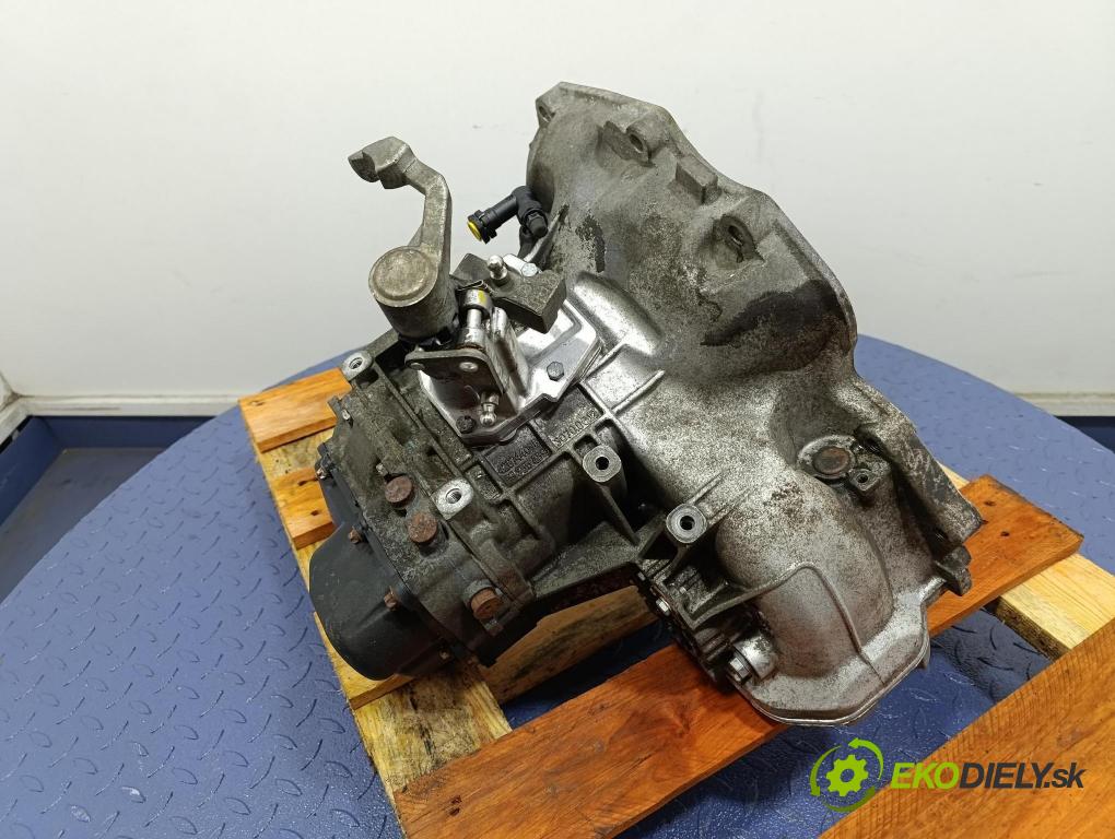 Opel Vectra 2006 prevodovka Manualna F13