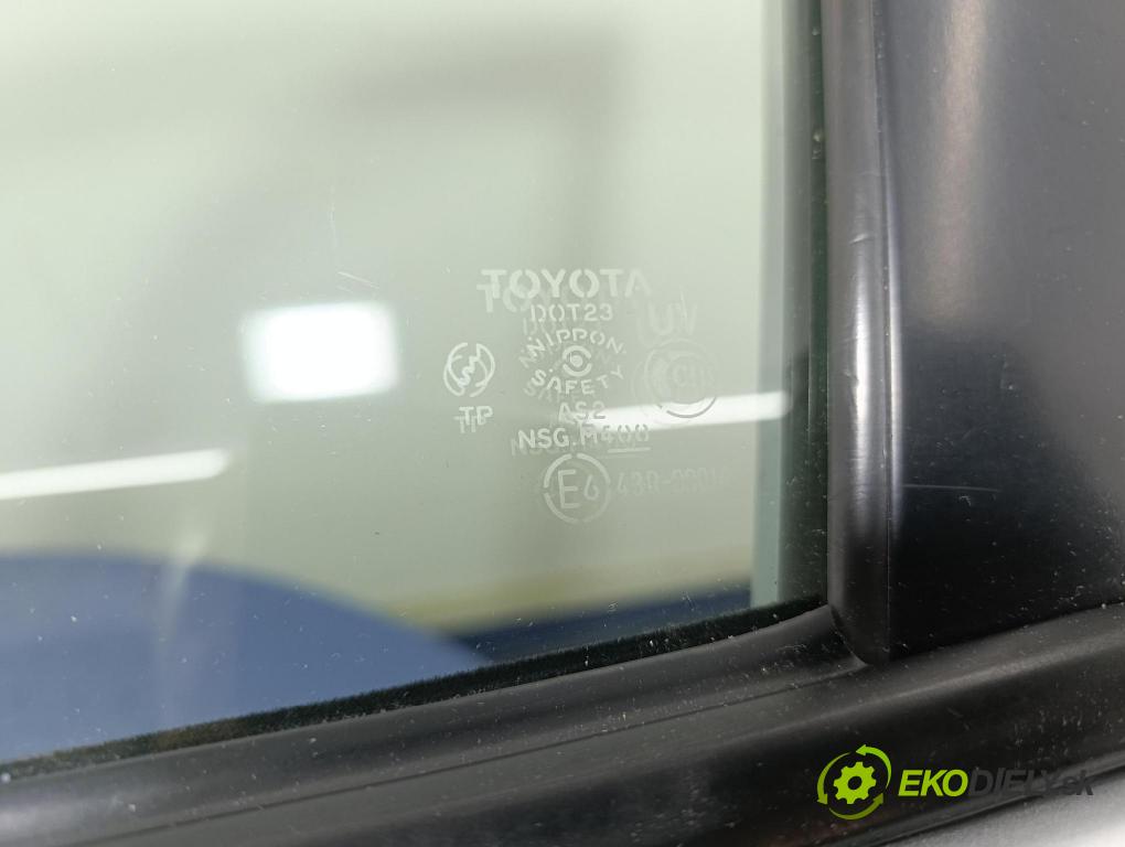 Toyota Rav4 2002 dveře před Vlevo, odjet: