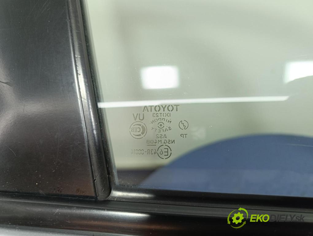 Toyota Rav4 2002 dveře před prave