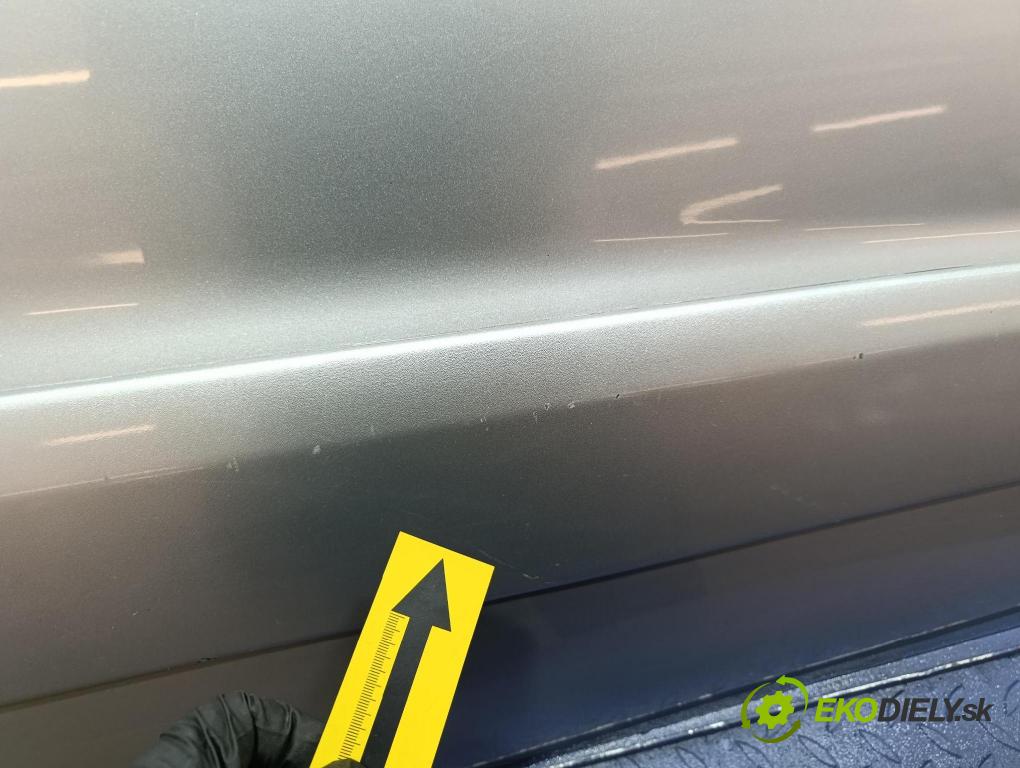 Toyota Rav4 2002 dveře před prave