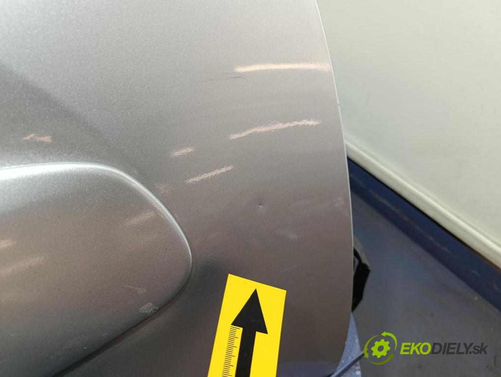 Toyota Rav4 2002 dveře před prave