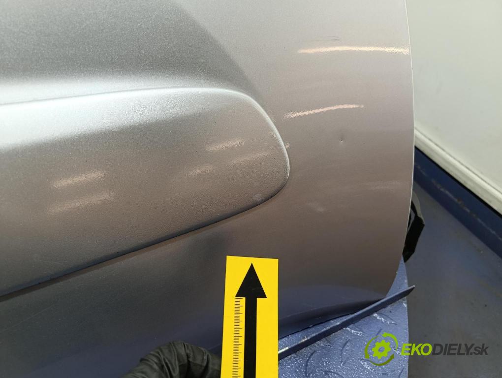 Toyota Rav4 2002 dveře před prave