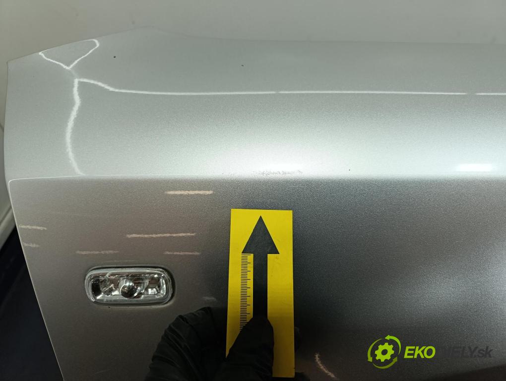 Audi A4 2001 blatník Predné v pravo: