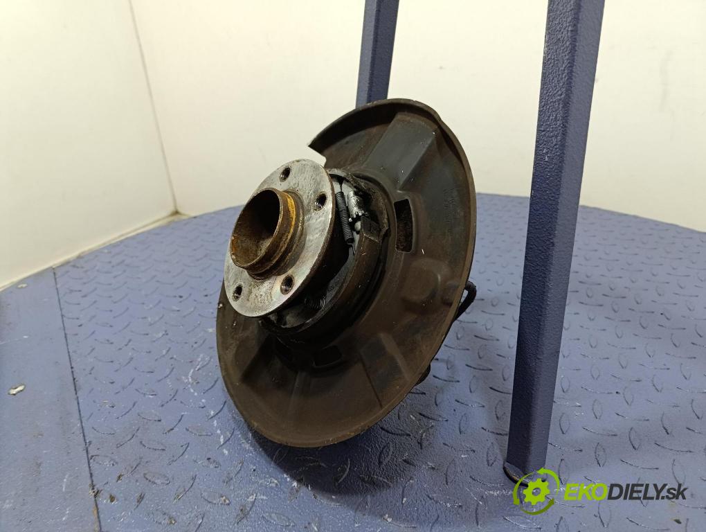 Bmw Seria 3 2011 náboj ľavá 6783665