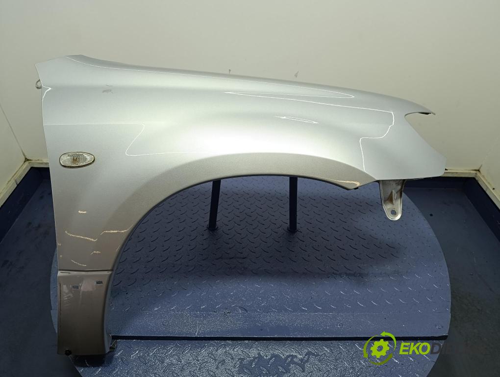 Mitsubishi Outlander 2007 blatník Predné v pravo: