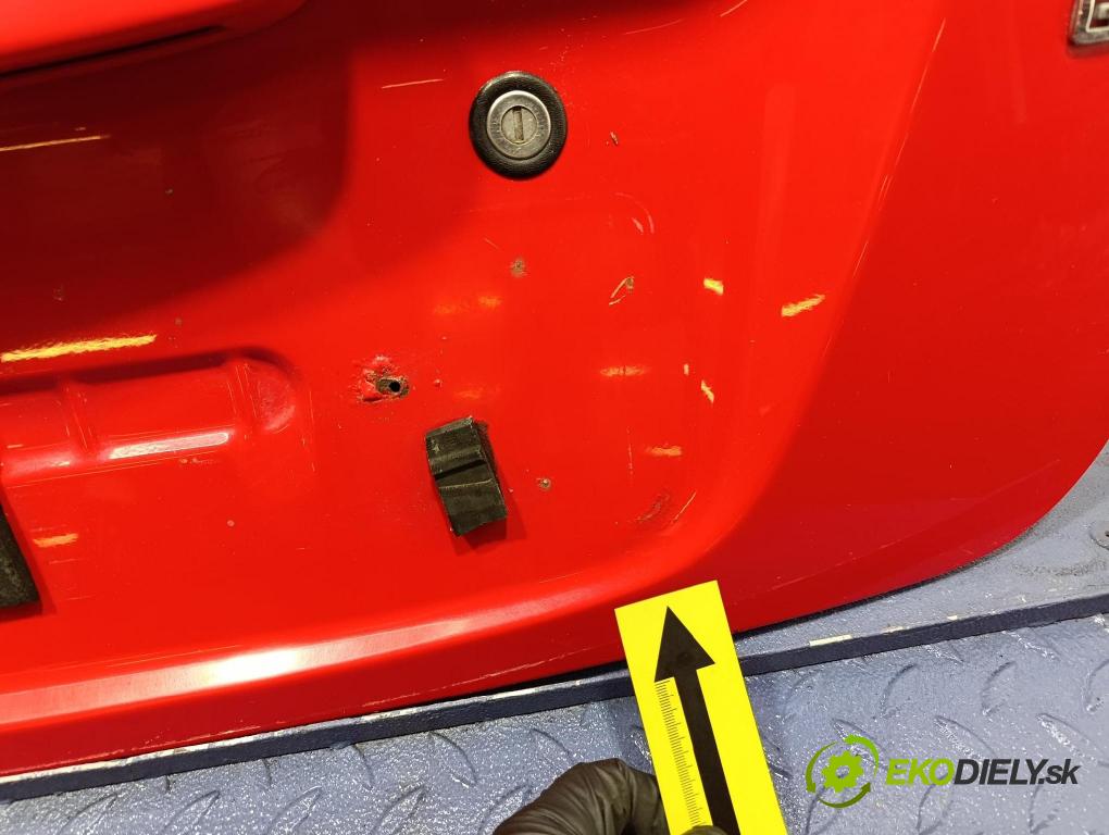 Hyundai Getz 2003 zadní dveře kufra: kufr