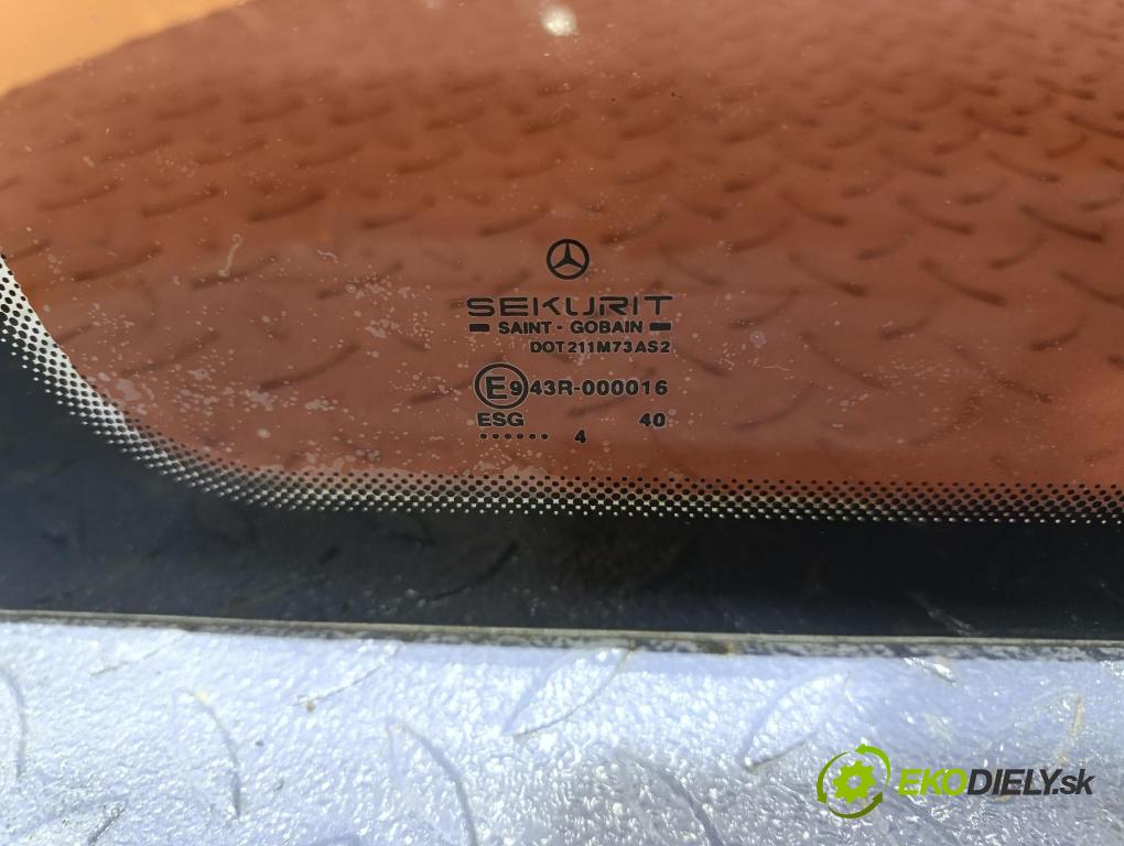 Mercedes Vito 2004 sklo dvere zad Prava:
