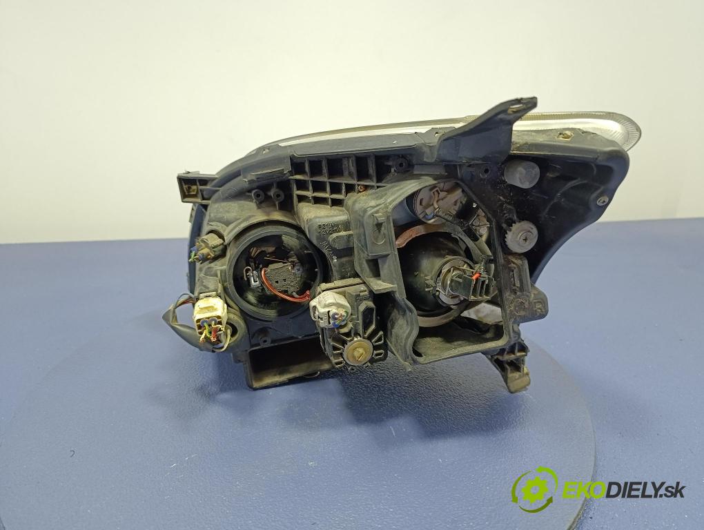 Toyota Avensis 2004 světlo v pravo: 212-11F3R