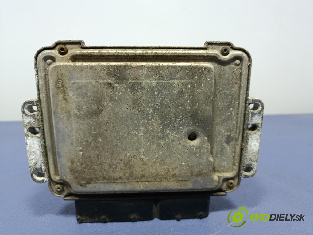 Opel Zafira 2005 řídící jednotka Motor: 55189927