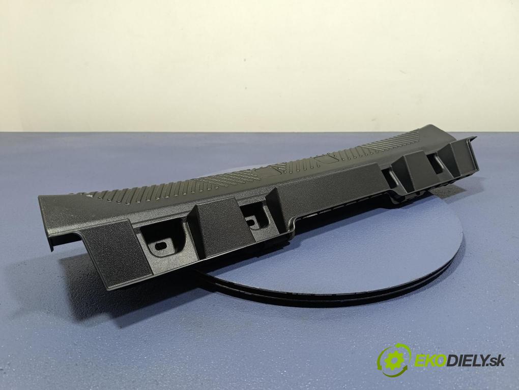 Bmw Seria 5 2025 lišta kufr 5A09330