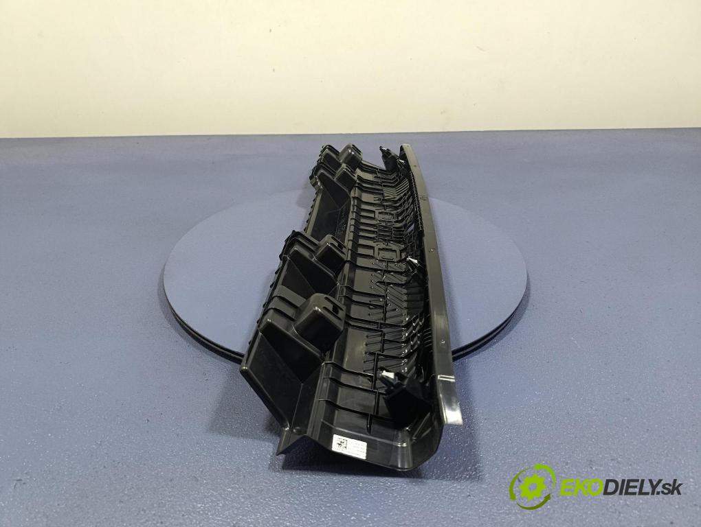 Bmw Seria 5 2025 lišta kufr 5A09330