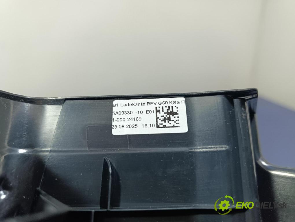 Bmw Seria 5 2025 lišta kufr 5A09330
