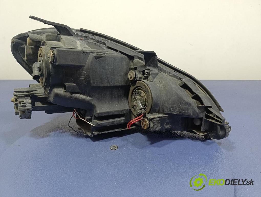 Toyota Avensis 2003 světlo Levý: KOITO 44-33