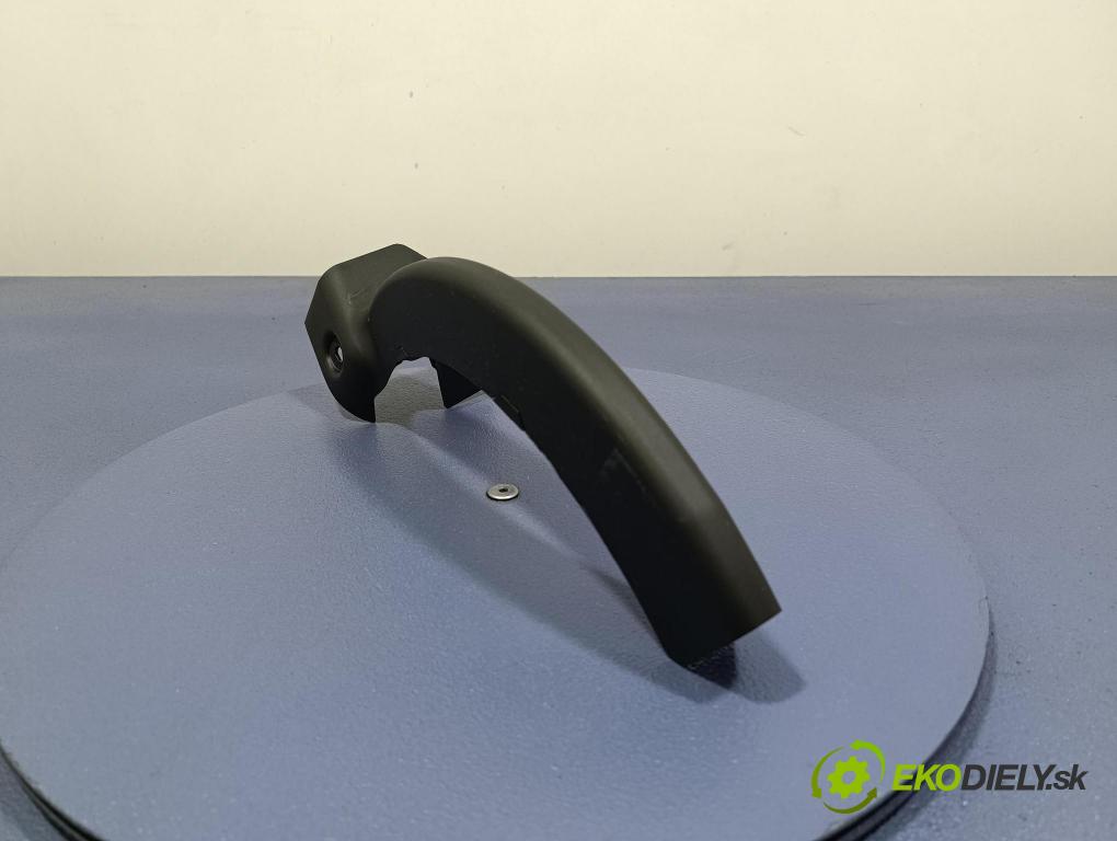 Bmw Seria 5 2025 kryt Plast: Interiéry: 5A01513