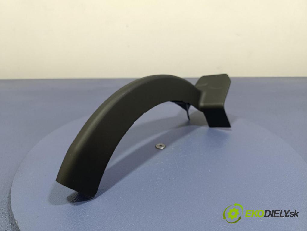 Bmw Seria 5 2025 kryt Plast: Interiéry: 5A01513