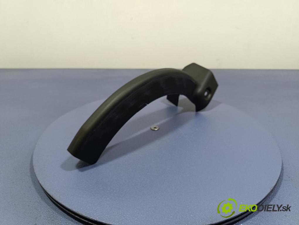 Bmw Seria 5 2025 kryt Plast: Interiéry: 5A01514