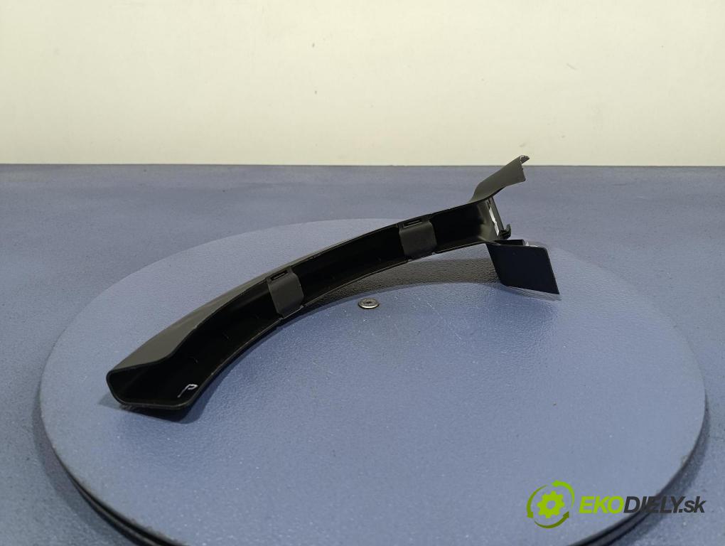 Bmw Seria 5 2025 kryt Plast: Interiéry: 5A01514