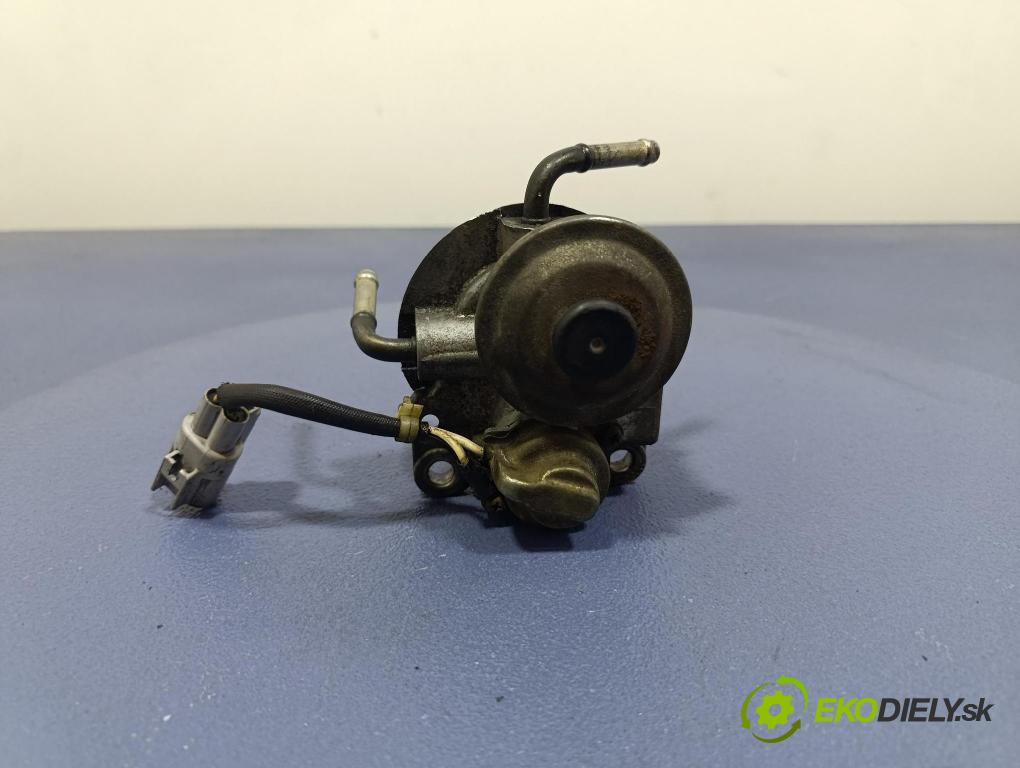 Toyota Avensis 2003 obal Filtre: paliva