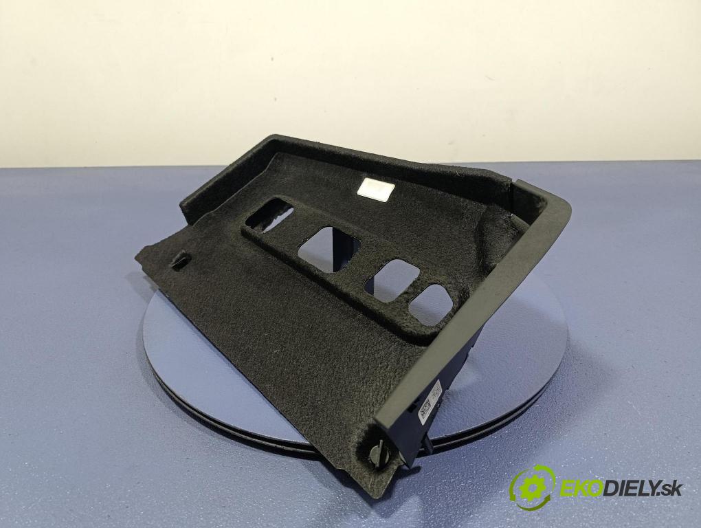 Bmw Seria 5 2025 kryt Plast: Interiéry: 9870545