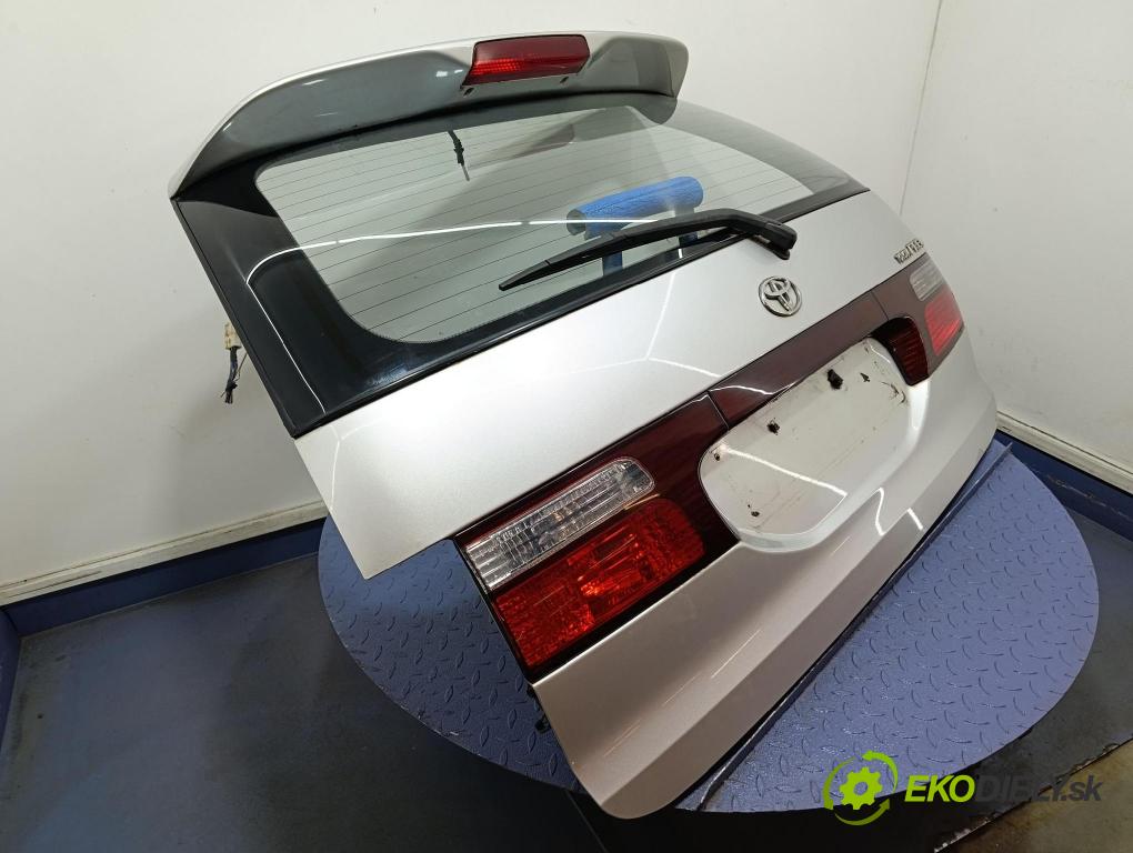 Toyota Previa 2001 zadní dveře kufra: kufr