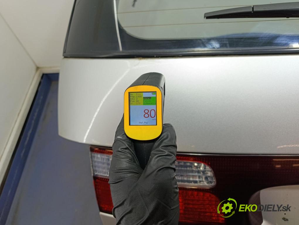 Toyota Previa 2001 zadní dveře kufra: kufr