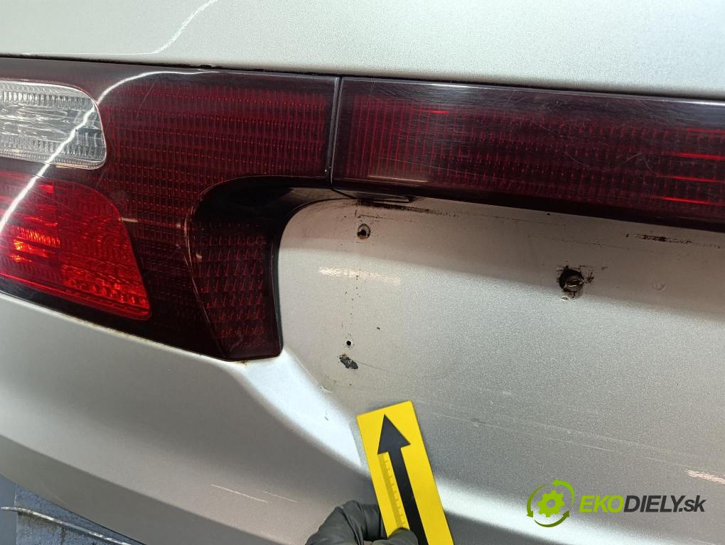 Toyota Previa 2001 zadní dveře kufra: kufr 