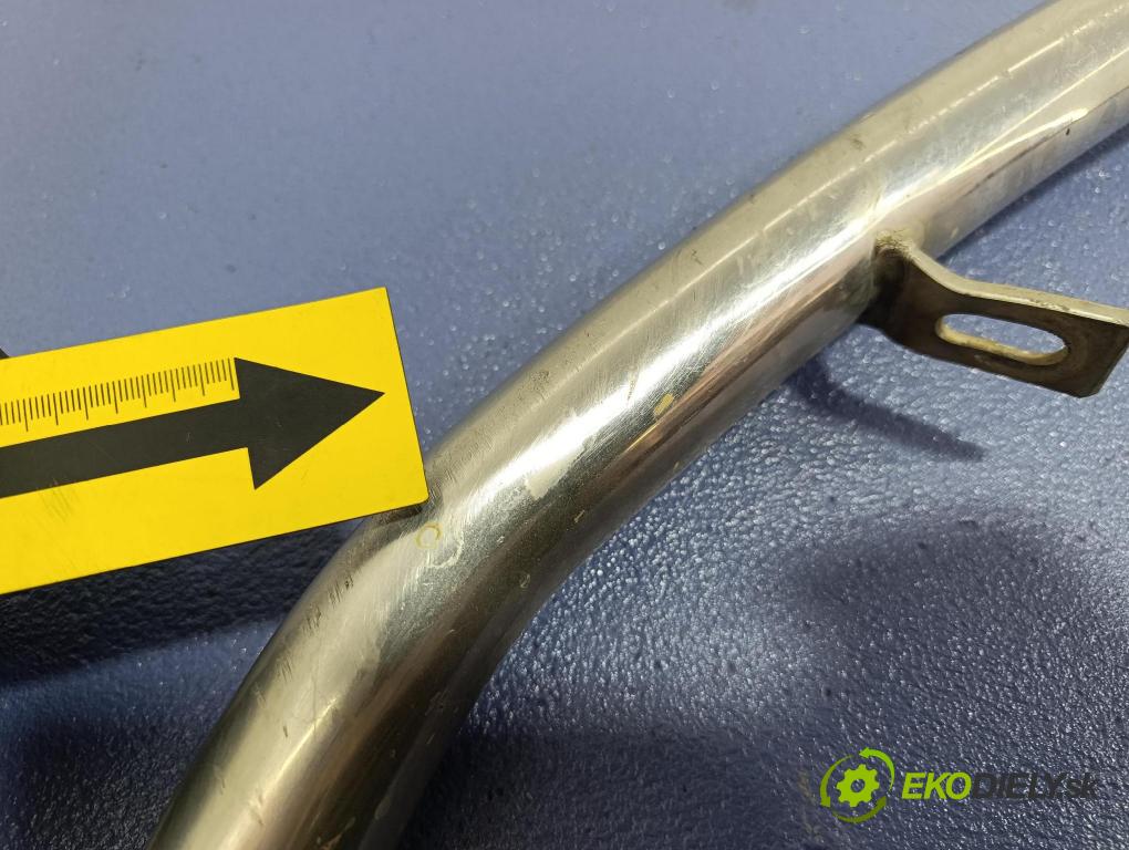 Toyota Avensis verso 2003 výztuha narazník před