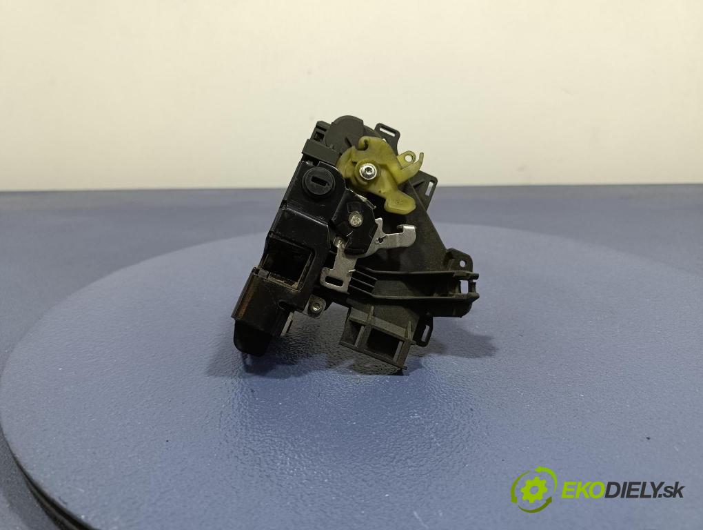Skoda Praktik 2008 zámek dveře Zad: Levý: 5J7839015