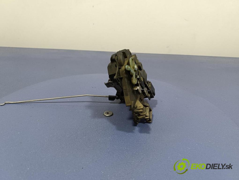 Skoda Praktik 2008 zámek dveře před v pravo: 5J7839016