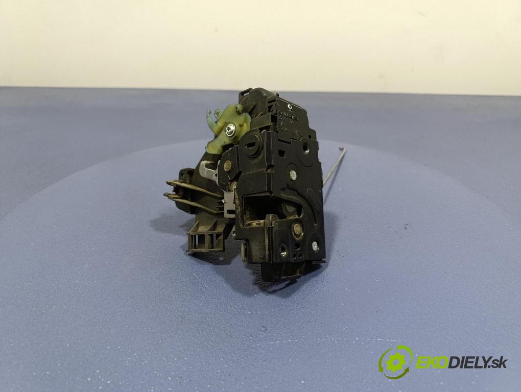 Skoda Praktik 2008 zámek dveře před v pravo: 5J7839016
