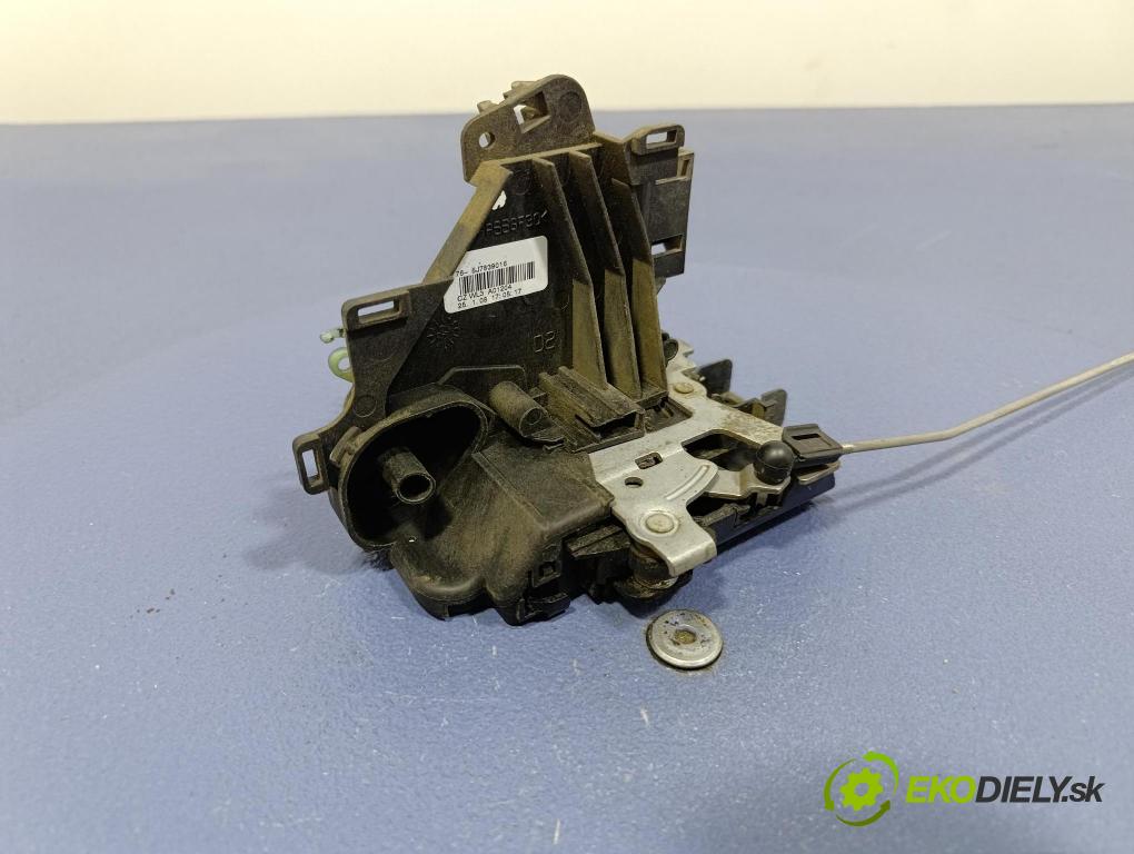 Skoda Praktik 2008 zámek dveře před v pravo: 5J7839016