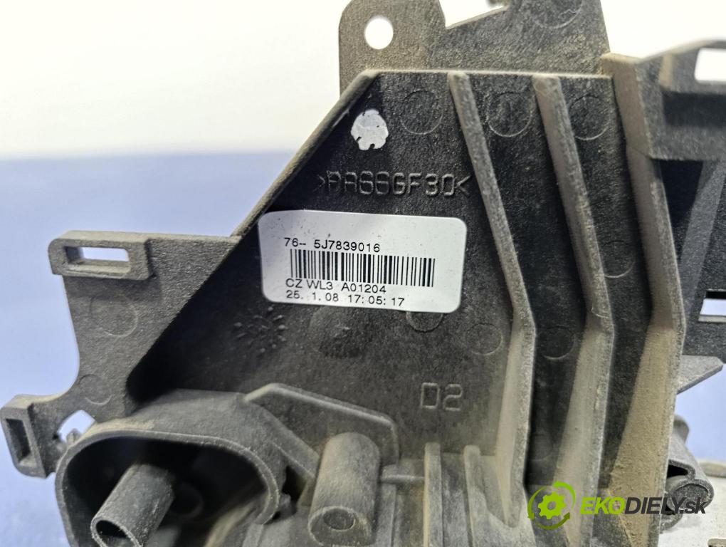 Skoda Praktik 2008 zámek dveře před v pravo: 5J7839016