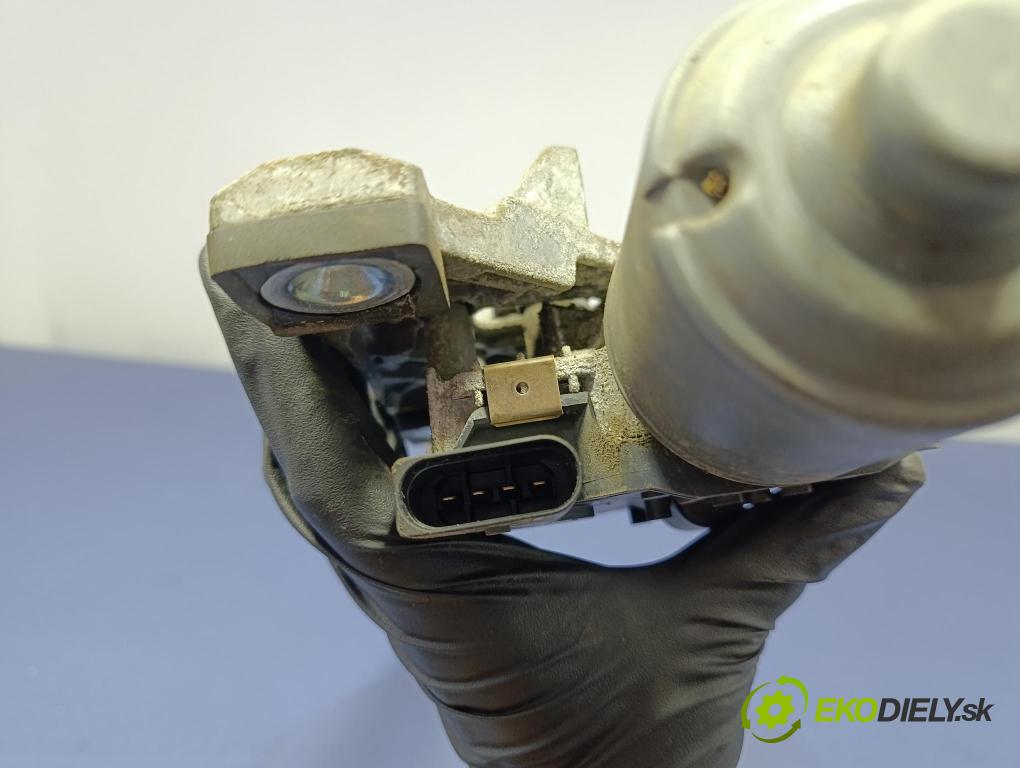 Volvo V50 2006 mechanismus motorek Stěrače: před 30699342